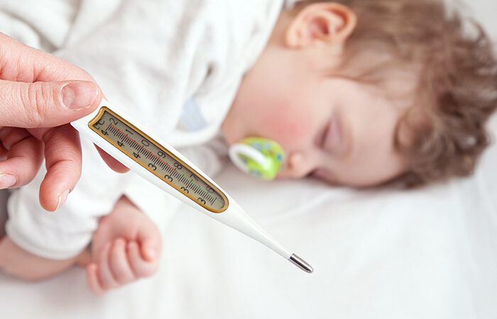 Vì sao sau khi tiêm vacxin trẻ thường bị sốt?