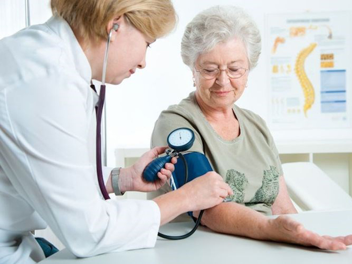Vì sao đối với người già huyết áp cao dễ bị xuất huyết não?